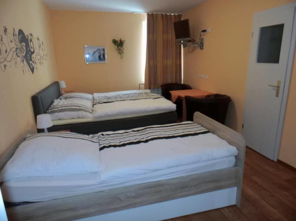 Hotel Lindenhof 라이넌 외부 사진